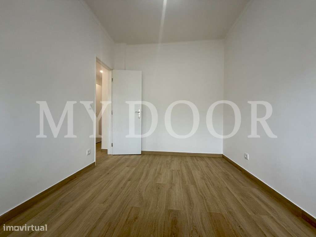 Apartamento p/ Venda - T2 - Barreiro - 2º andar - Central-28