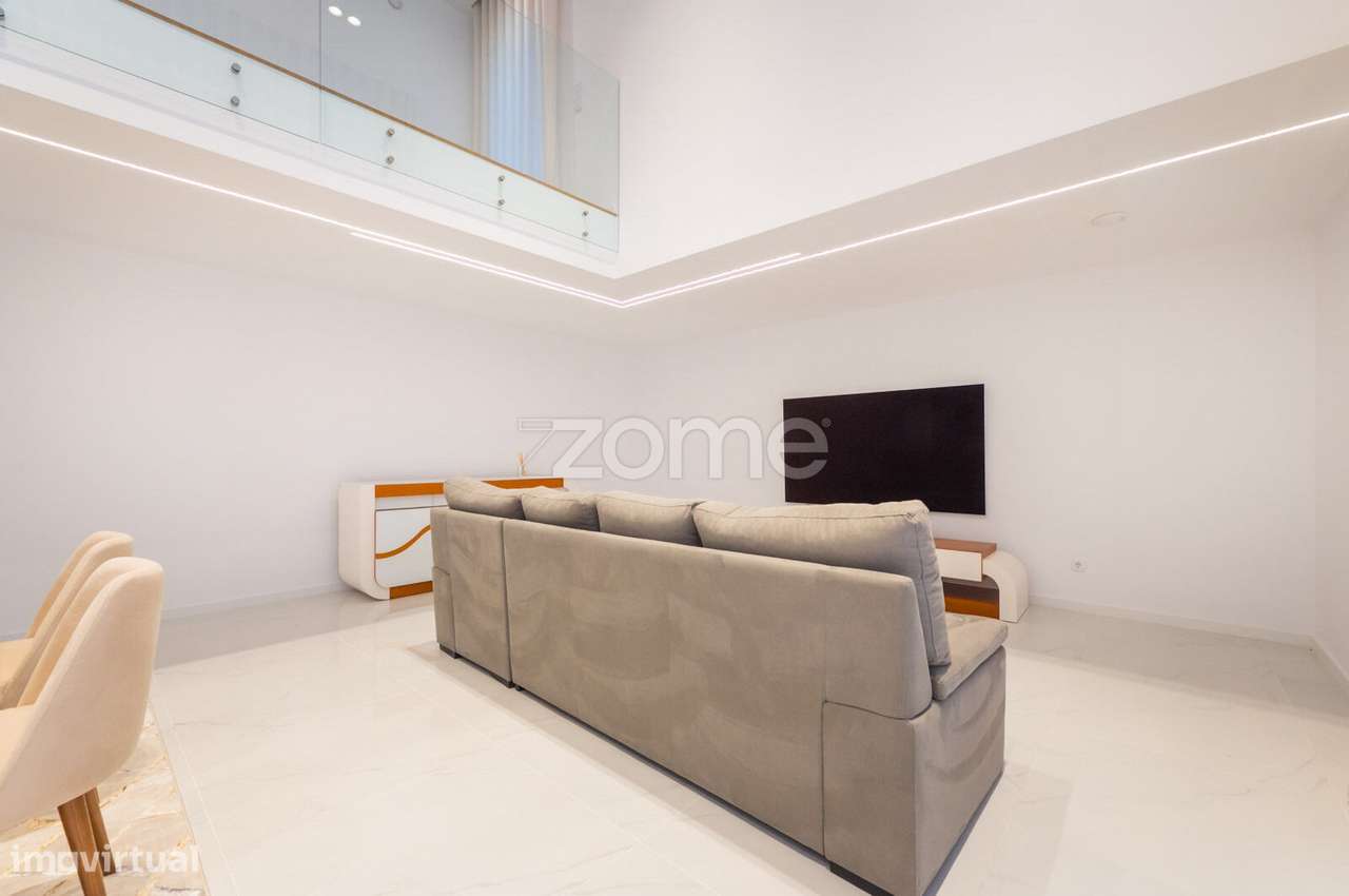 Moradia T4 com psicina-17