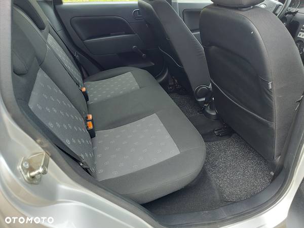 Ford Fiesta 1.4 Ambiente - 18