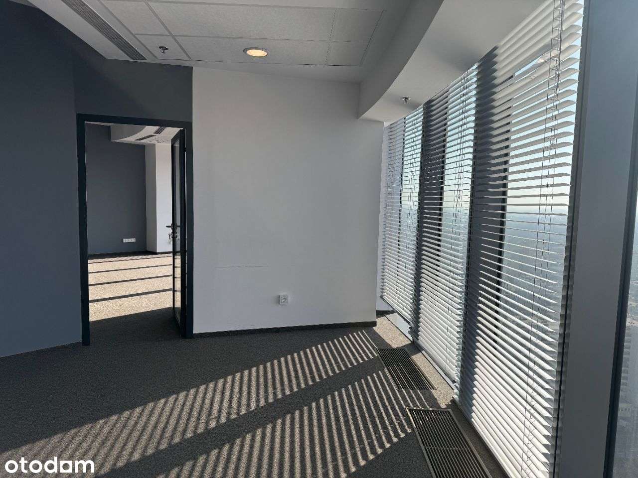 Biuro ok. 300 m² w Sky Tower z widokiem na miasto - Pełny obrazek: 4/16