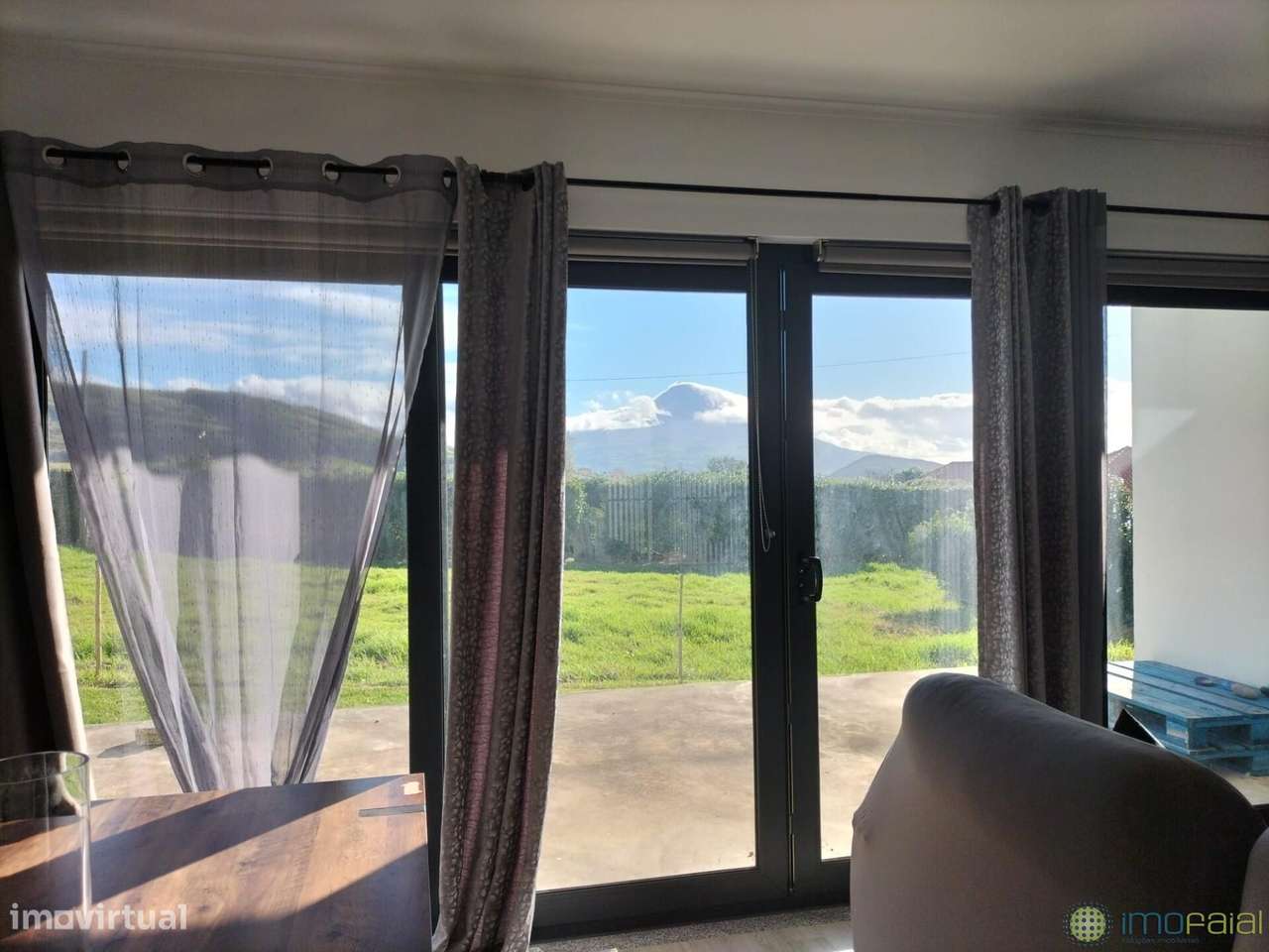 Moradia na Rua das Courelas, Feteira.-5