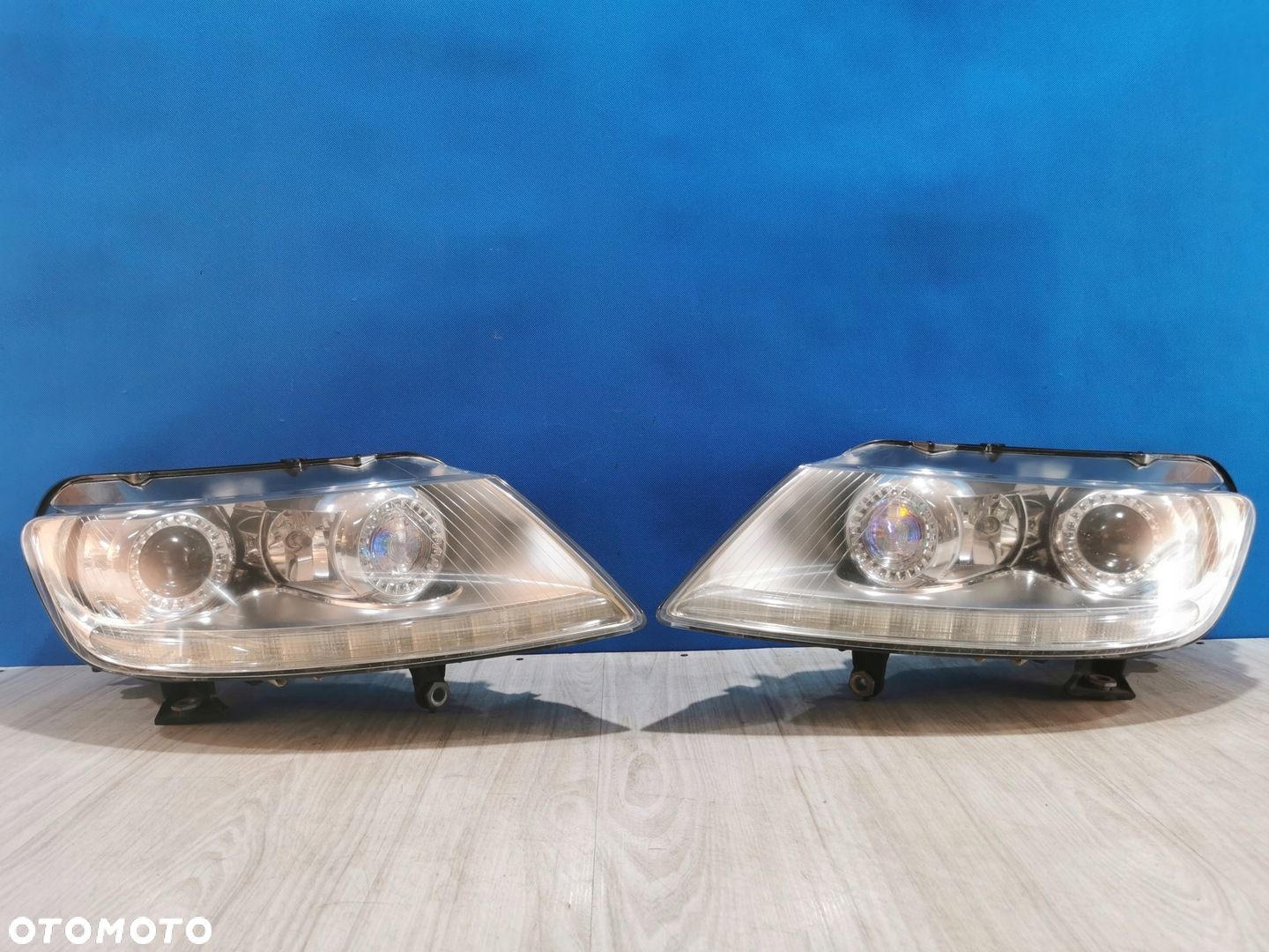 VW Phaeton Lift 07/16 lampa reflektor prawa lewa Bi-xenon skrętna Anglik - 1