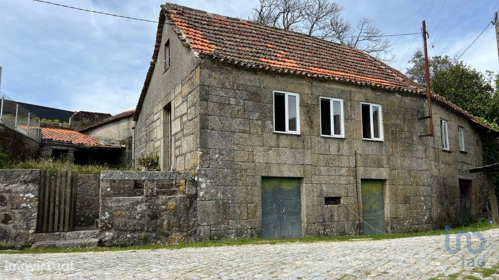 Casa de Campo T3 em Viseu de 204,00 m2