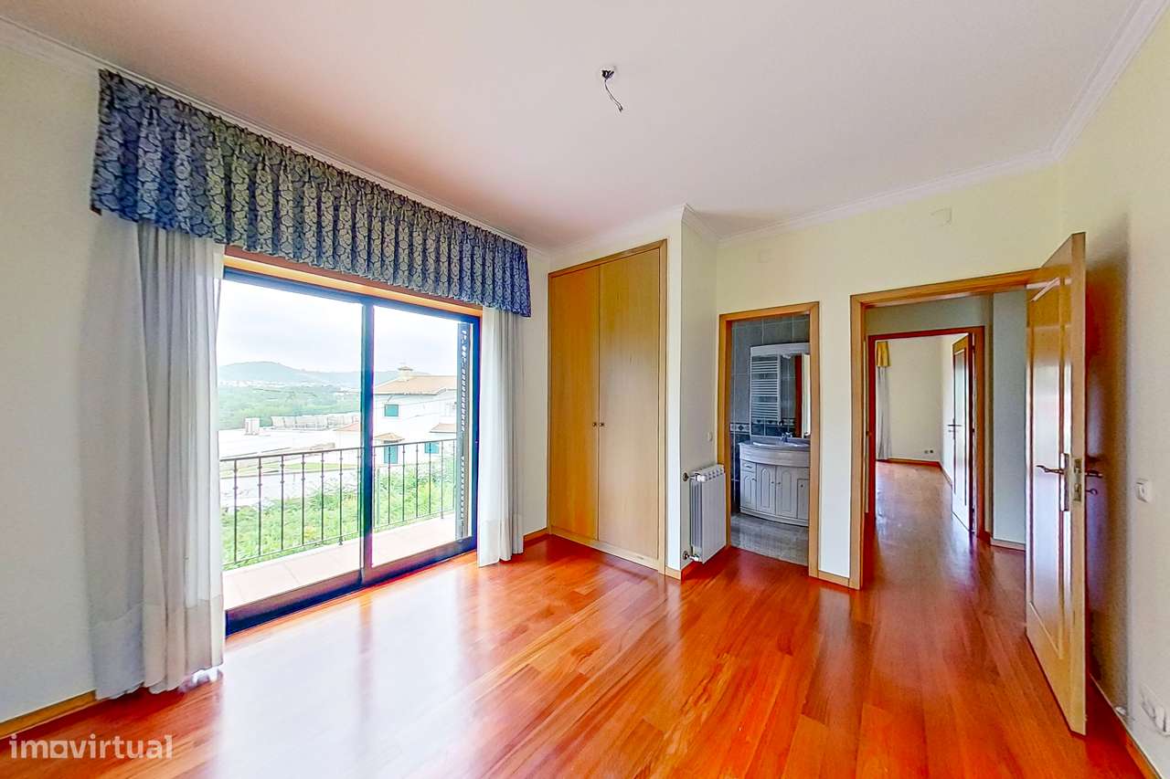 Moradia T4 Independente + T0 em Lago, Amares - Oportunidade Única!-40