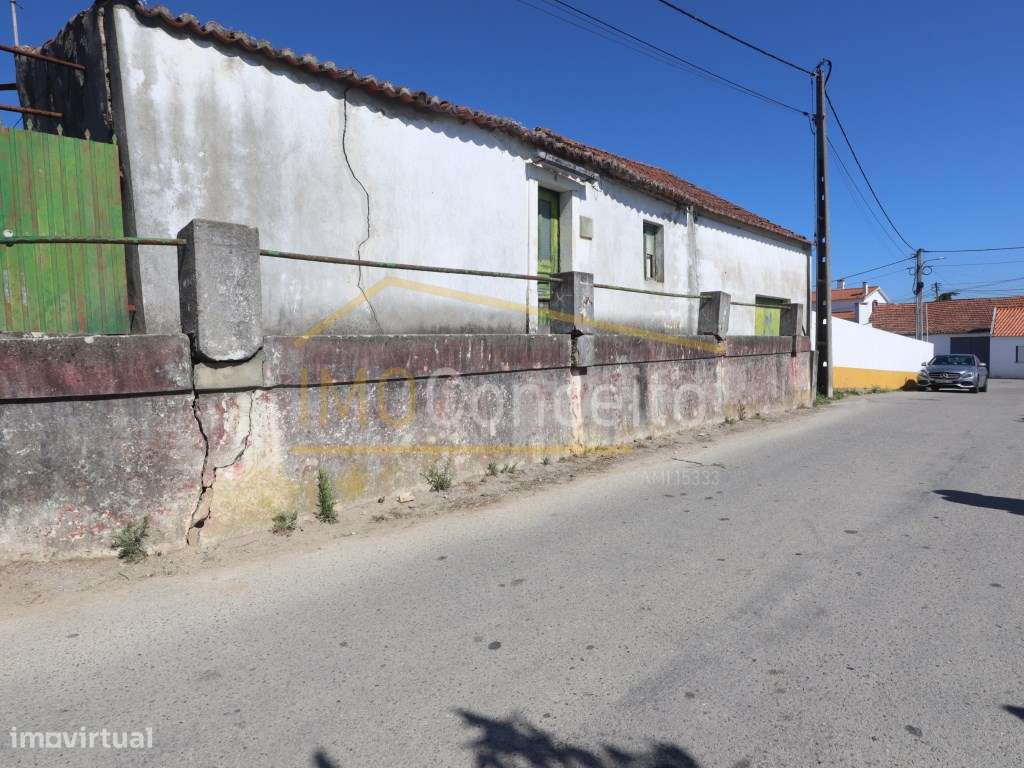 Moradia T1+1 | Mata em Torres Novas - Espaço Exterior | Garagem Fec... - Grande imagem: 4/30