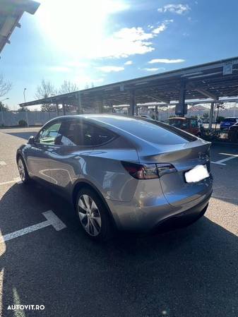 Tesla Model Y - 6