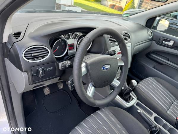 Ford Focus 1.6 16V Style - 8