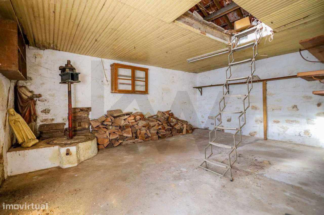 Moradia com 1451m2 de Terreno e Elevado Potencial de Valorização em Sã-29