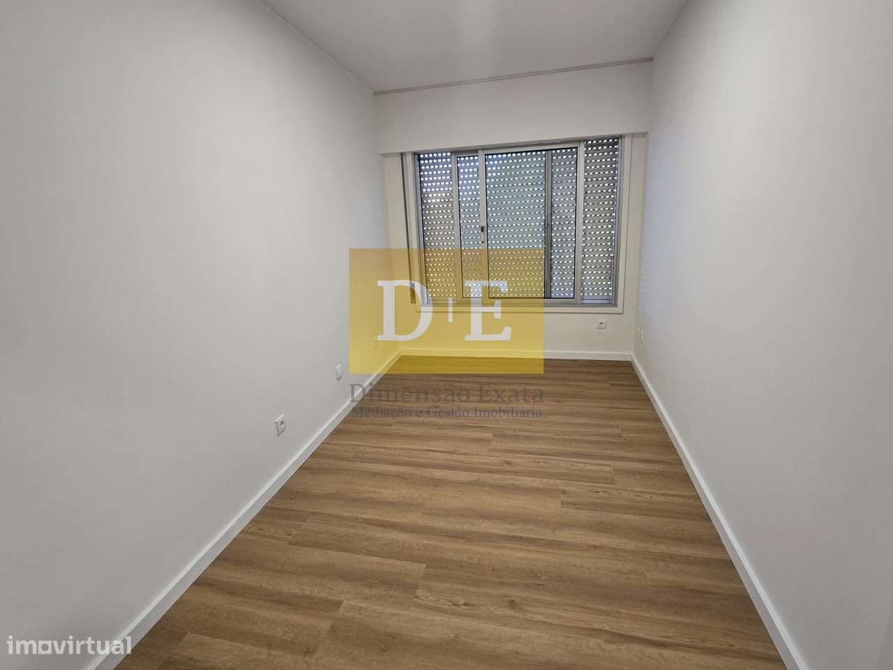 Apartamento T4 em Zona Central da Sª da Hora Junto à Estação do M-19