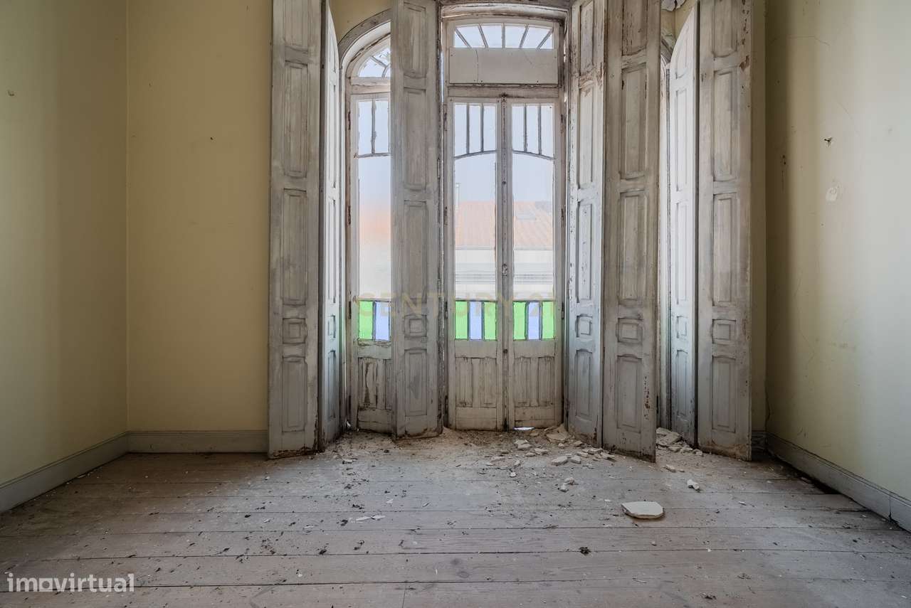 PRÉDIO PARA RECUPERAR, NO CENTRO HISTÓRICO DE PENICHE - Grande imagem: 4/60