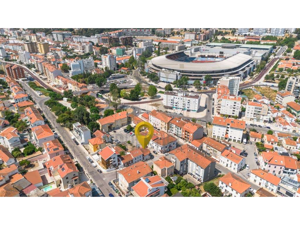 Moradia T8 no Bairro Norton de Matos-47