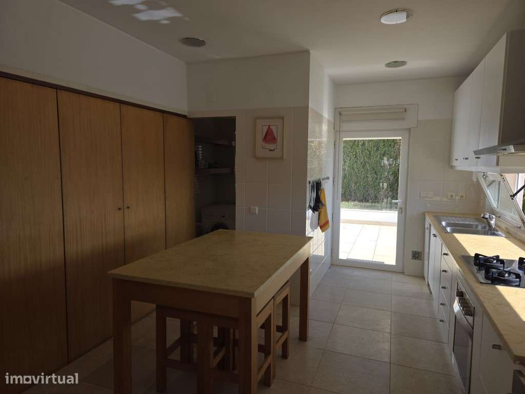 Moradia T5 com Terraço e Piscina-34