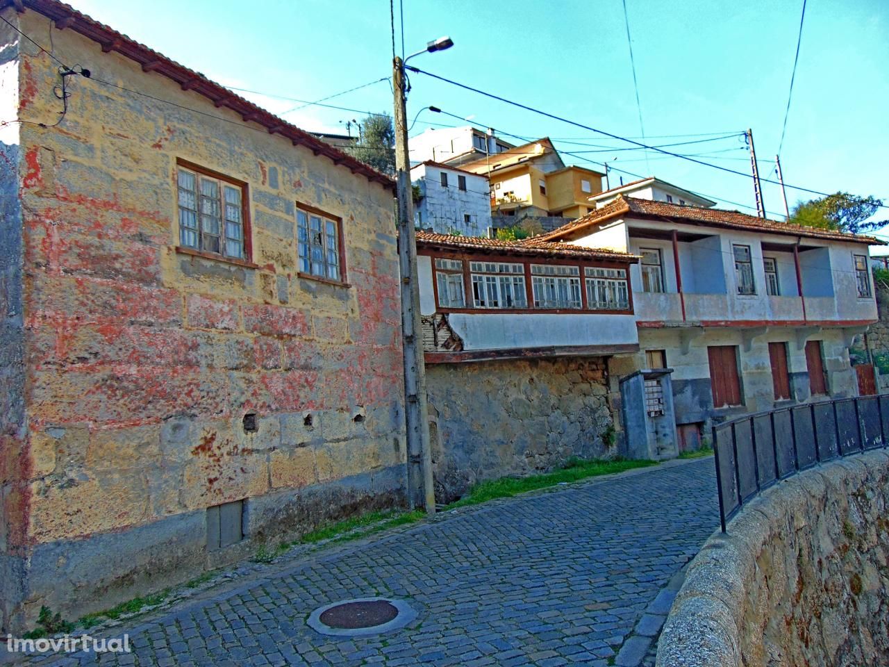 Conjunto de Três Moradias - Castelo, Castelo de Paiva