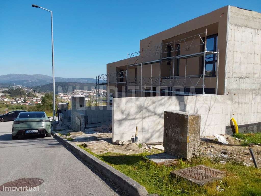 Moradia gaveto em Lanhoso - Grande imagem: 2/10