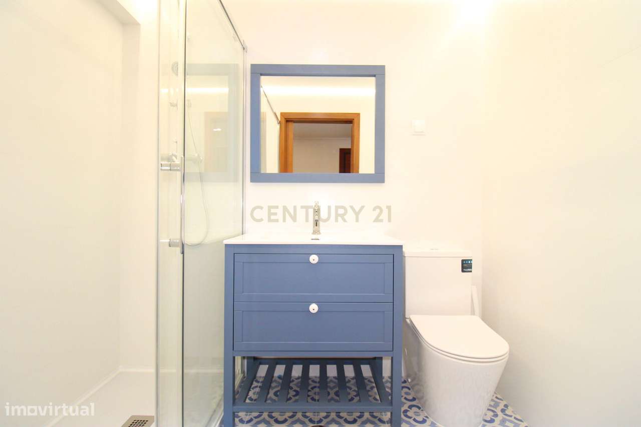 Apartamento T2 totalmente remodelado.-14