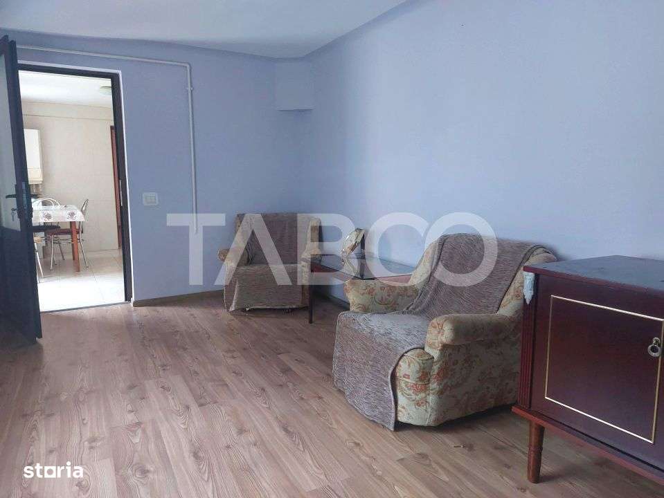 Casa in zona centrala 5 camere 2 bucatarii 3 bai curte comuna Cisnadie - Imagine principală: 4/19