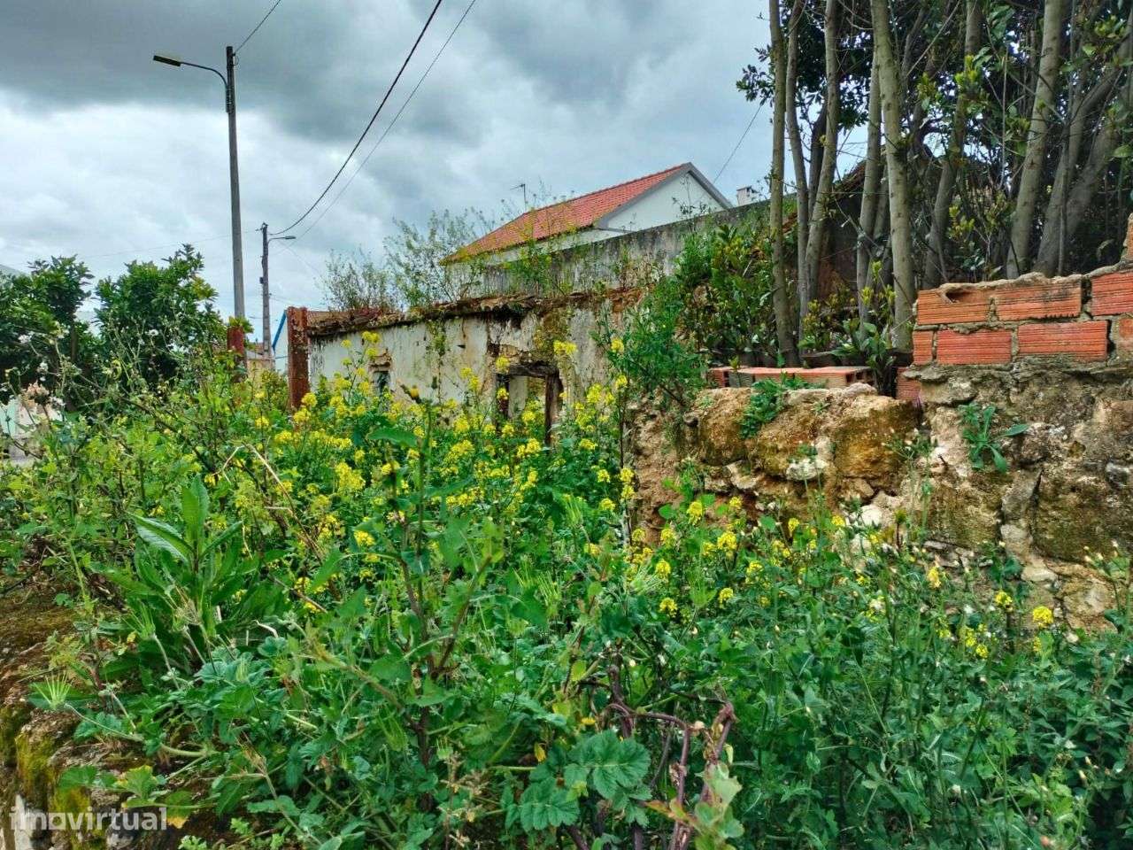 Moradia para recuperar no centro da Romeira - Grande imagem: 3/10