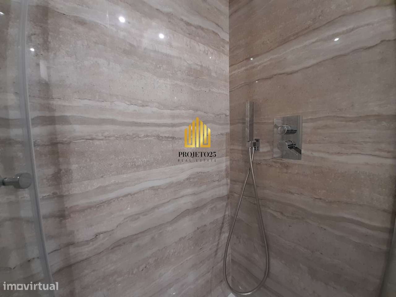 T3 NOVO de Luxo com área bruta de 170m2, junto ao centro e ao Metro!-28