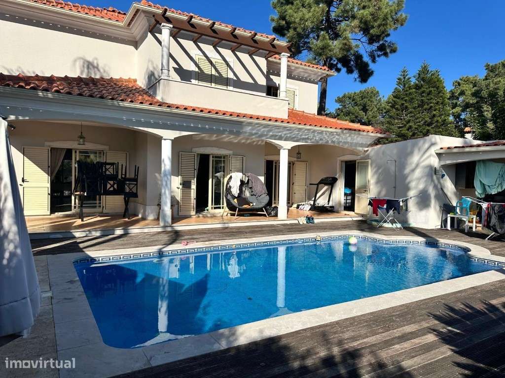 Vende-se Moradia V5 na Aroeira - Almada-21