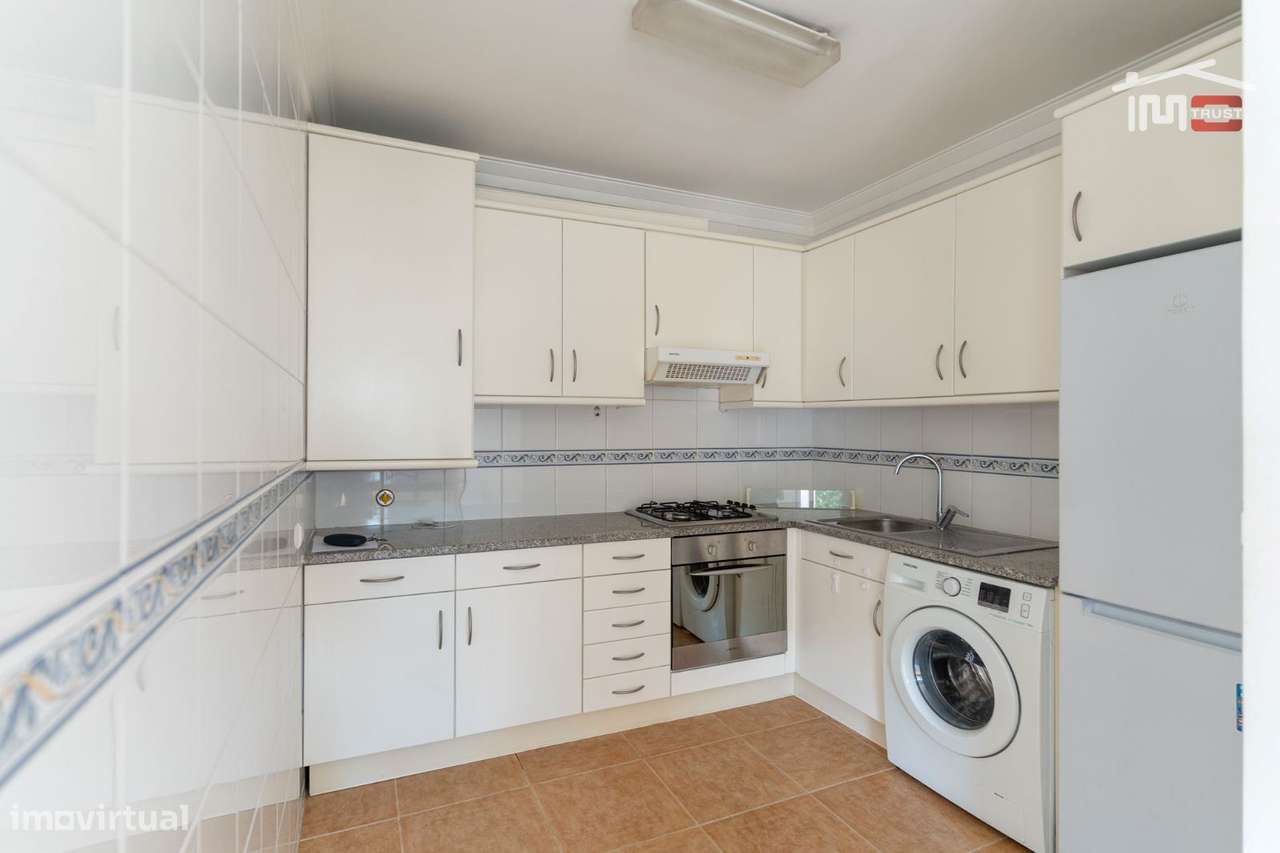 APARTAMENTO T1 COM ELEVADOR E GARAGEM VARANDA EM LEIRIA - Grande imagem: 4/23