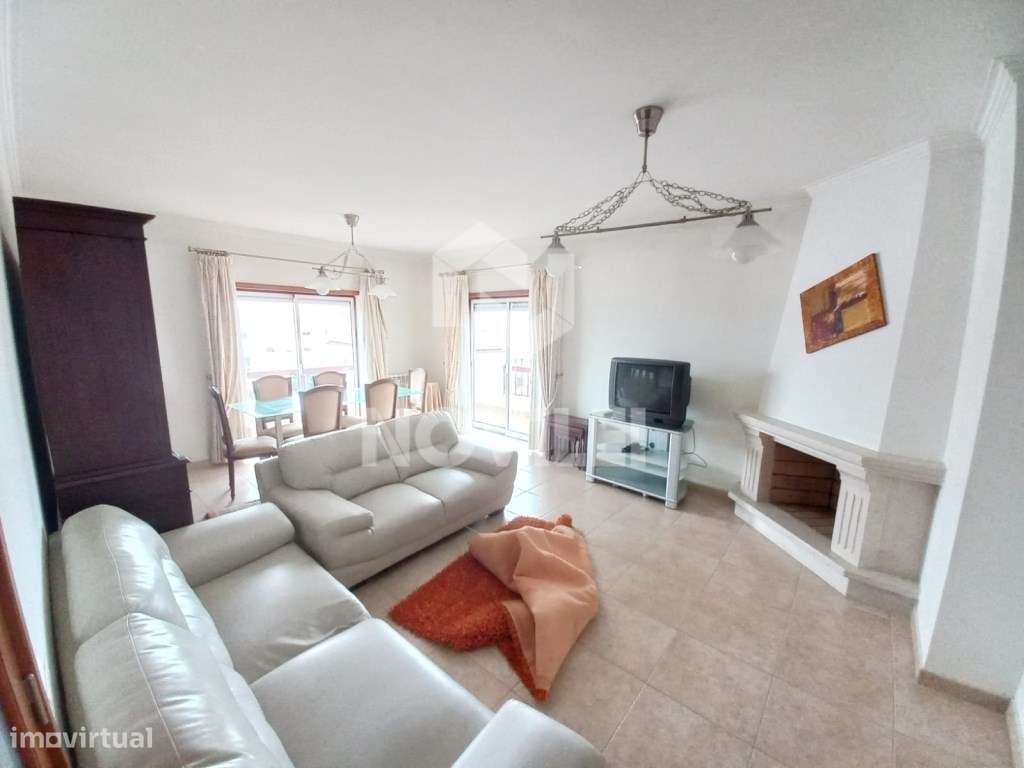 T3 Ultimo andar com elevador muito soalheiro e totalmente mobilado. - Grande imagem: 4/16