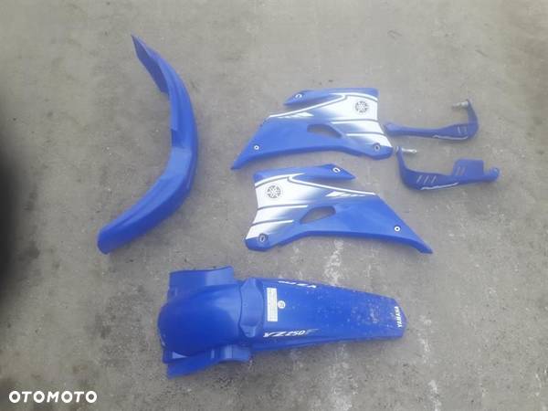 PLASTIKI OWIEWKI ORYGINALNE YAMAHA

 YZ250F 2008r. - 2