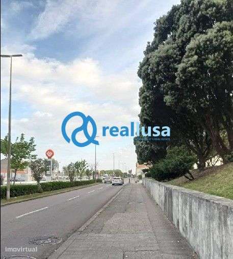 Loja comercial com 150m2 no Centro de Espinho, Avª 24-10