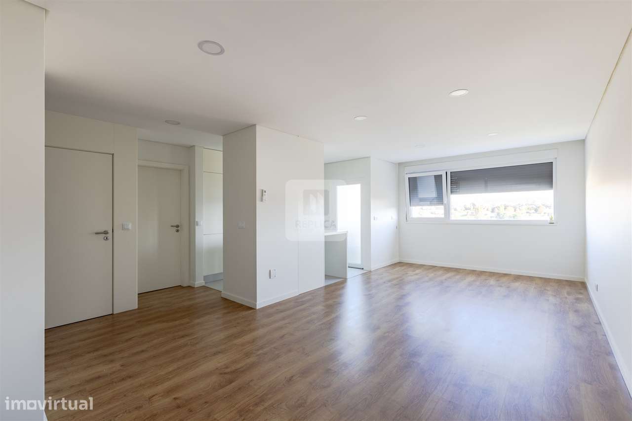 Apartamento T1 com Garagem em Campanhã - Grande imagem: 1/30