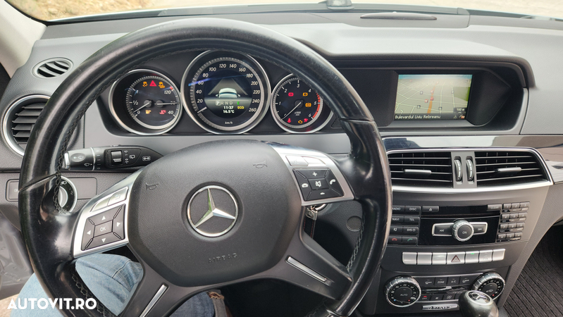 Mercedes-Benz C 220 d 4Matic T 7G-TRONIC Avantgarde - 27