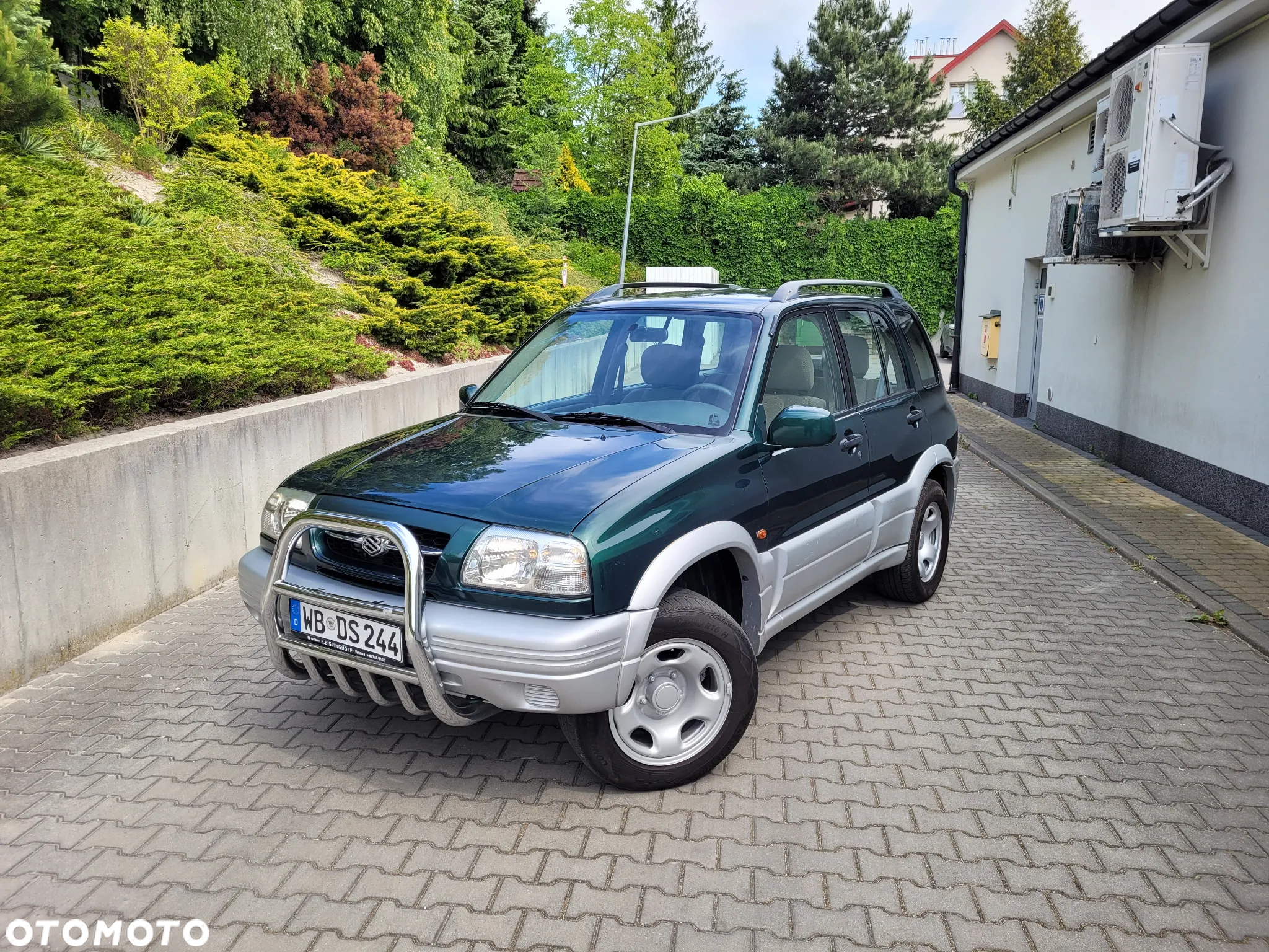 Suzuki Grand Vitara 2.5 V6 - 23