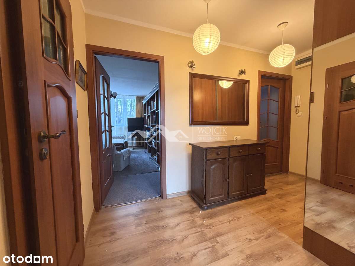 KLucze w biurze Zadbane 3M osobna kuchnia Centrum-7