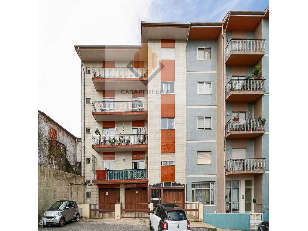 Apartamento T3 Renovado com Varandas, Lugar Garagem e Arrumo - Cent...-41