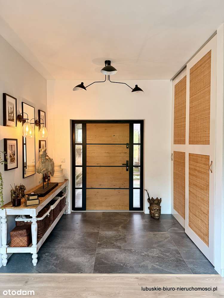 Komfortowy dom jednorodzinny z pięknym ogrodem-8