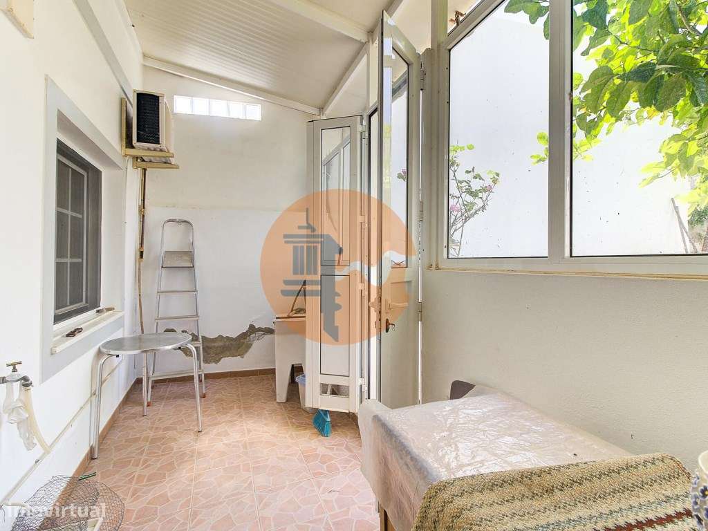 Moradia T3+2 com Jardim, Garagem e Vista Castelo no Centro de Castr...-36