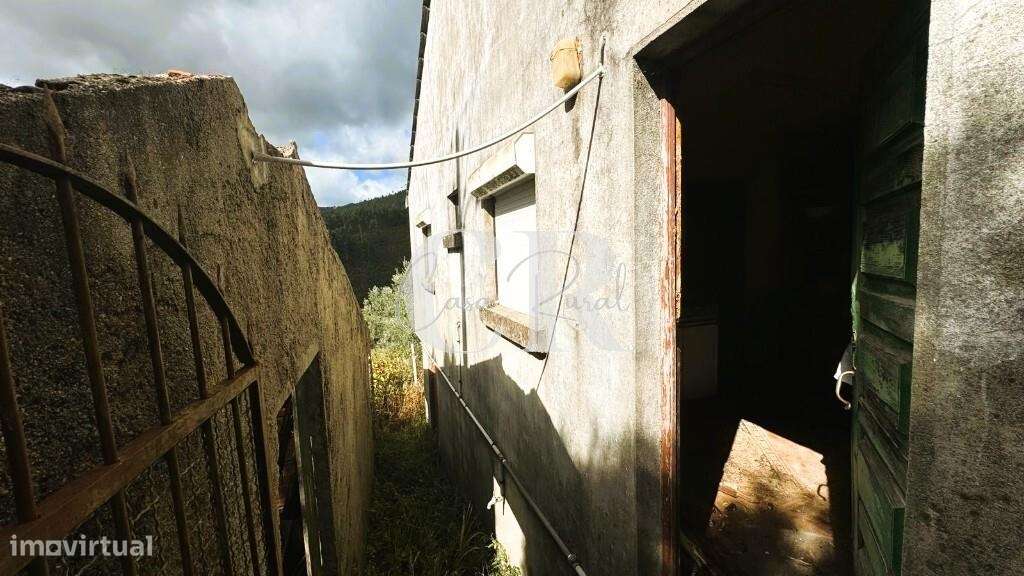 Conjunto de 2 habitações em pedra para renovação com quintal em Figuei - Grande imagem: 5/22