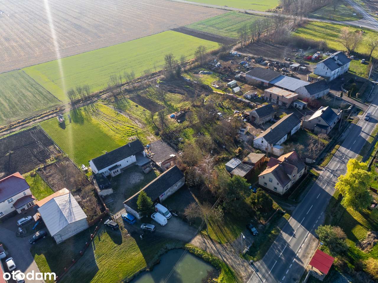 Dom po częściowym remoncie z obszernym zapleczem gospodarczym.-7