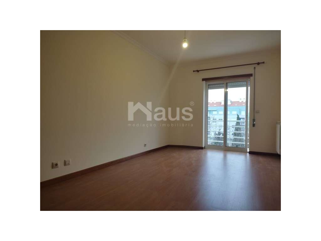 Duplex T2+1 com varandas e parqueamento-7