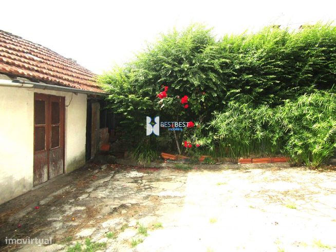 DUAS MORADIAS PARA RESTAURO,MAIS  TERRENO ( 3 ART.MATRICIAIS ),JUNTO C-6