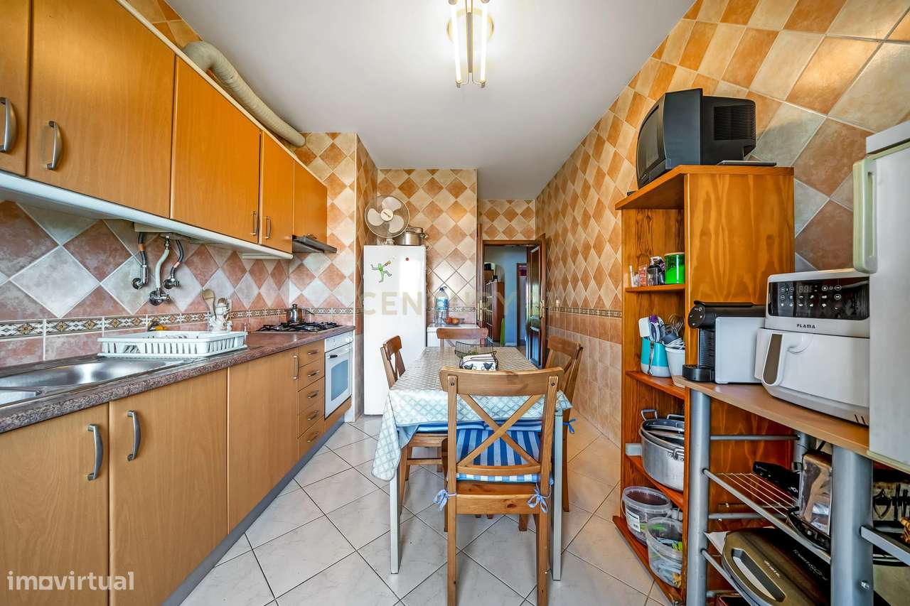 Apartamento T3 com Lugar de Garagem e Arrecadação-14