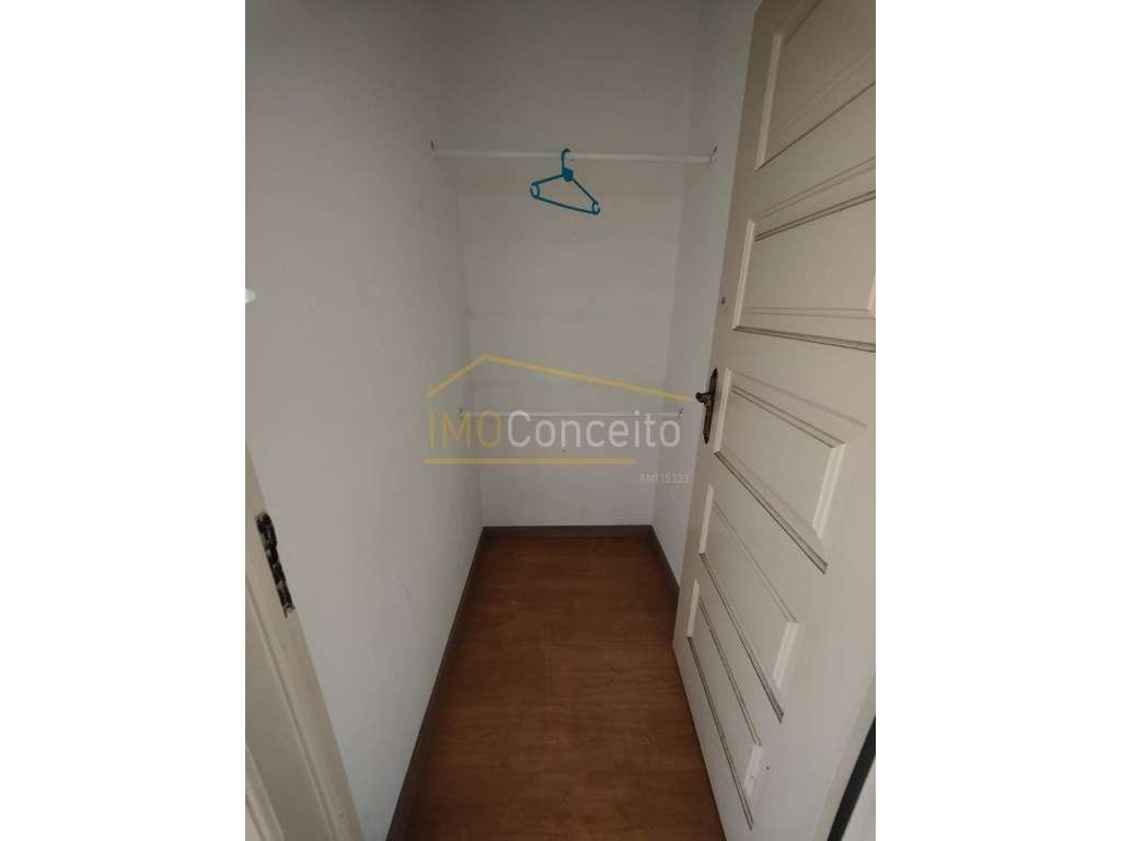 Prédio com 2 Pisos - Excelente investimento em Torres Novas - Grande imagem: 4/20