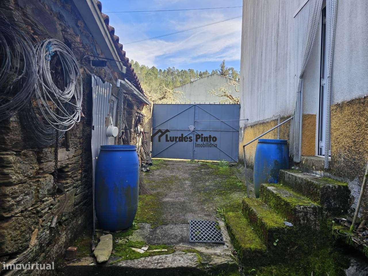 Duas moradias à beira da ribeira-23