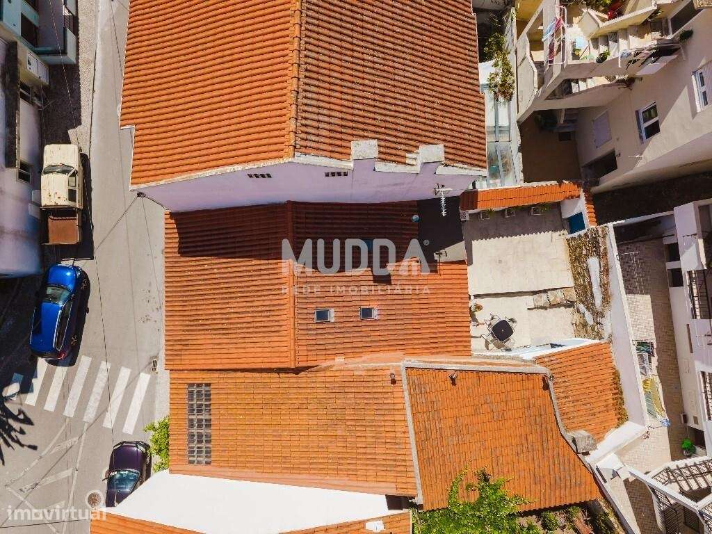 Moradia térrea T1+1 renovada com charme na Rua Direita, 35 mesmo no co-24