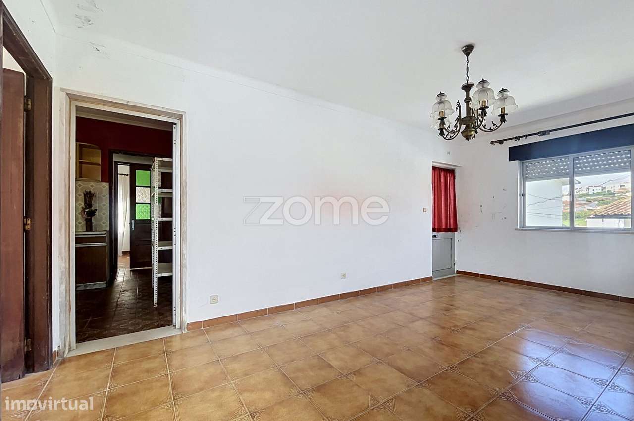 Moradia T4 com jardim e espaço exterior-21