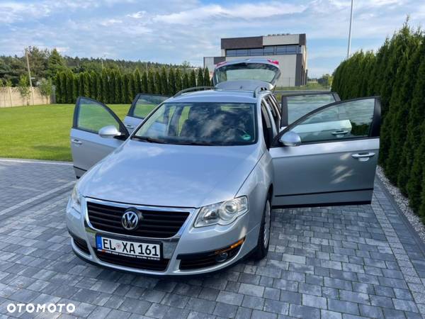 Volkswagen Passat - 1