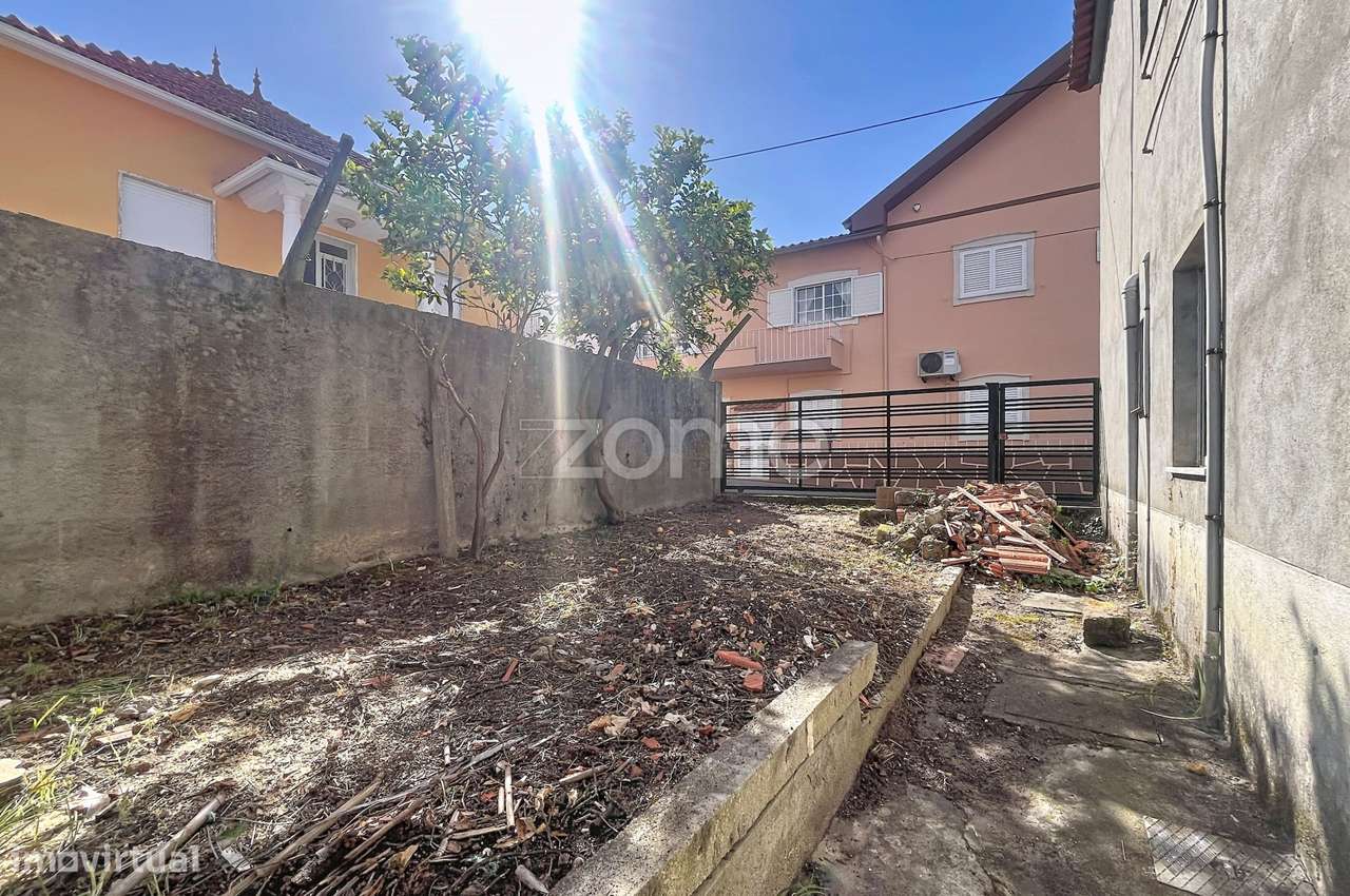 Moradia T4 com jardim e espaço exterior-39