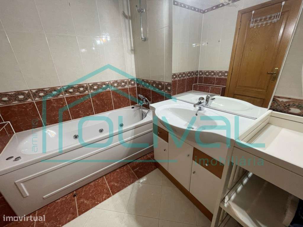 Apartamento T3 com parqueamento e arrecadação na 2ª Fase da Qta. Pi...-29