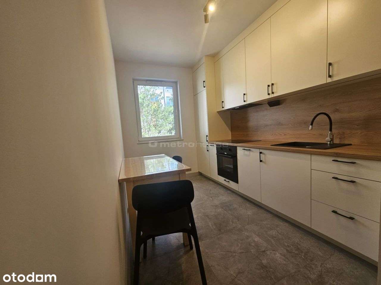 Os.Jar dwa pokoje 47m2, pierwsze piętro z garażem