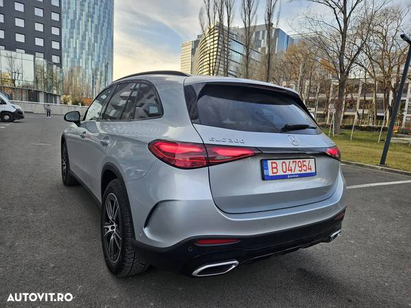 Mercedes-Benz GLC 300 4Matic 9G-TRONIC AMG Line Advanced - 11