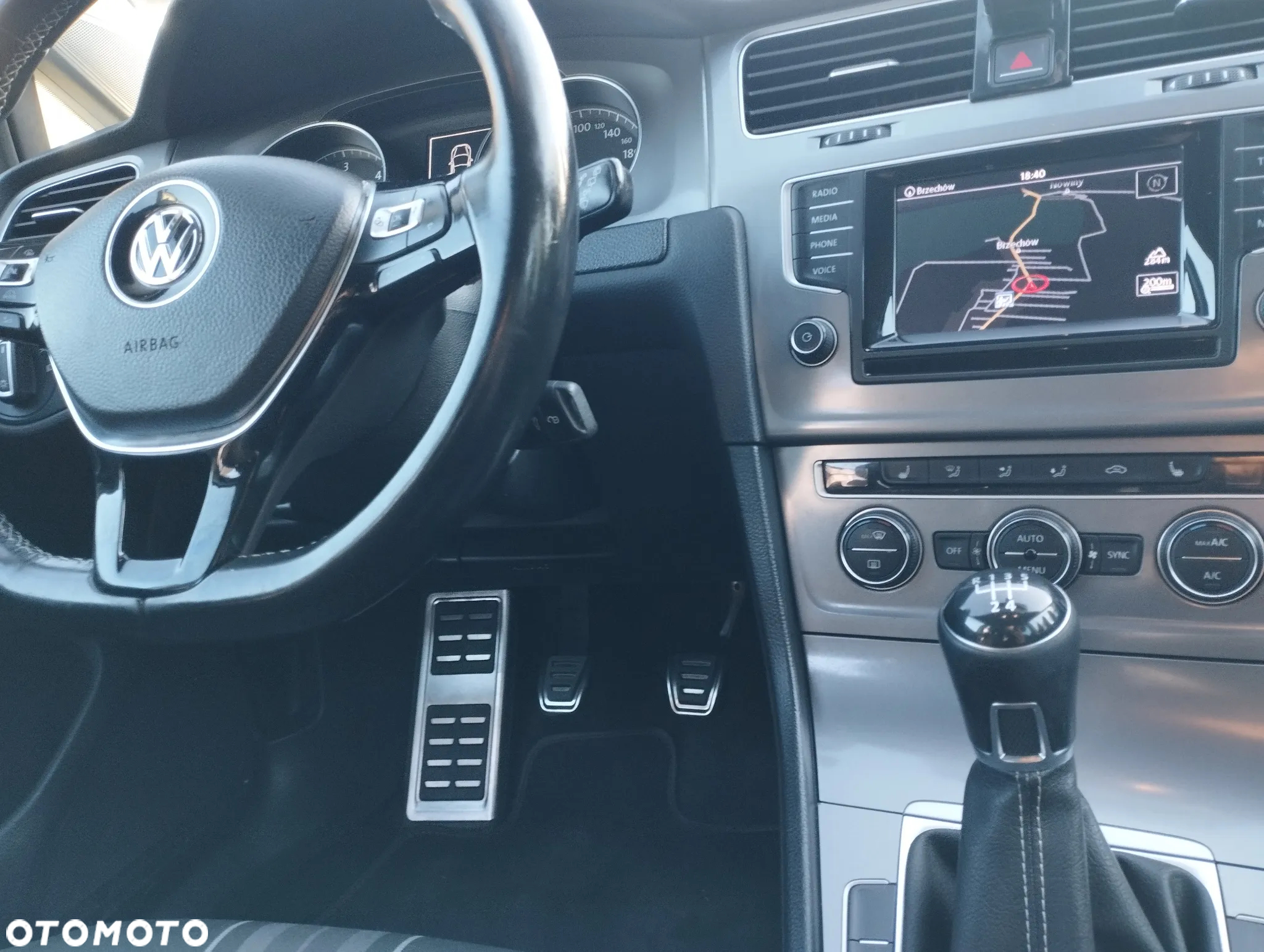 Volkswagen Golf 1.6 TDI BlueMotion Technology Lounge - 25