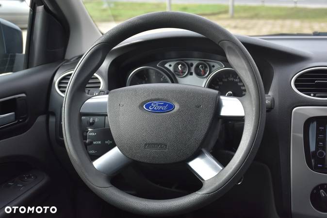 Ford Focus 1.8 FF Ambiente - 10